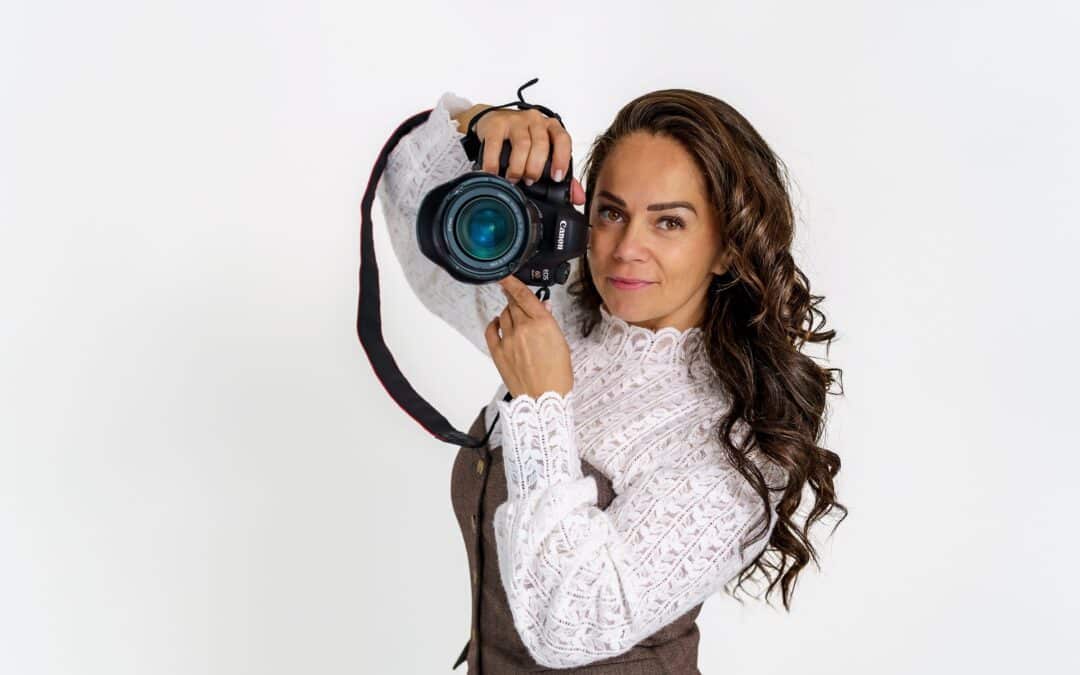 SHE BUILDS THE FUTURE:  С подкрепата на Manuela Ts. Photography